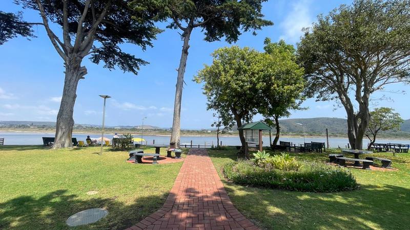 To Let 4 Bedroom Property for Rent in Keurbooms River Western Cape